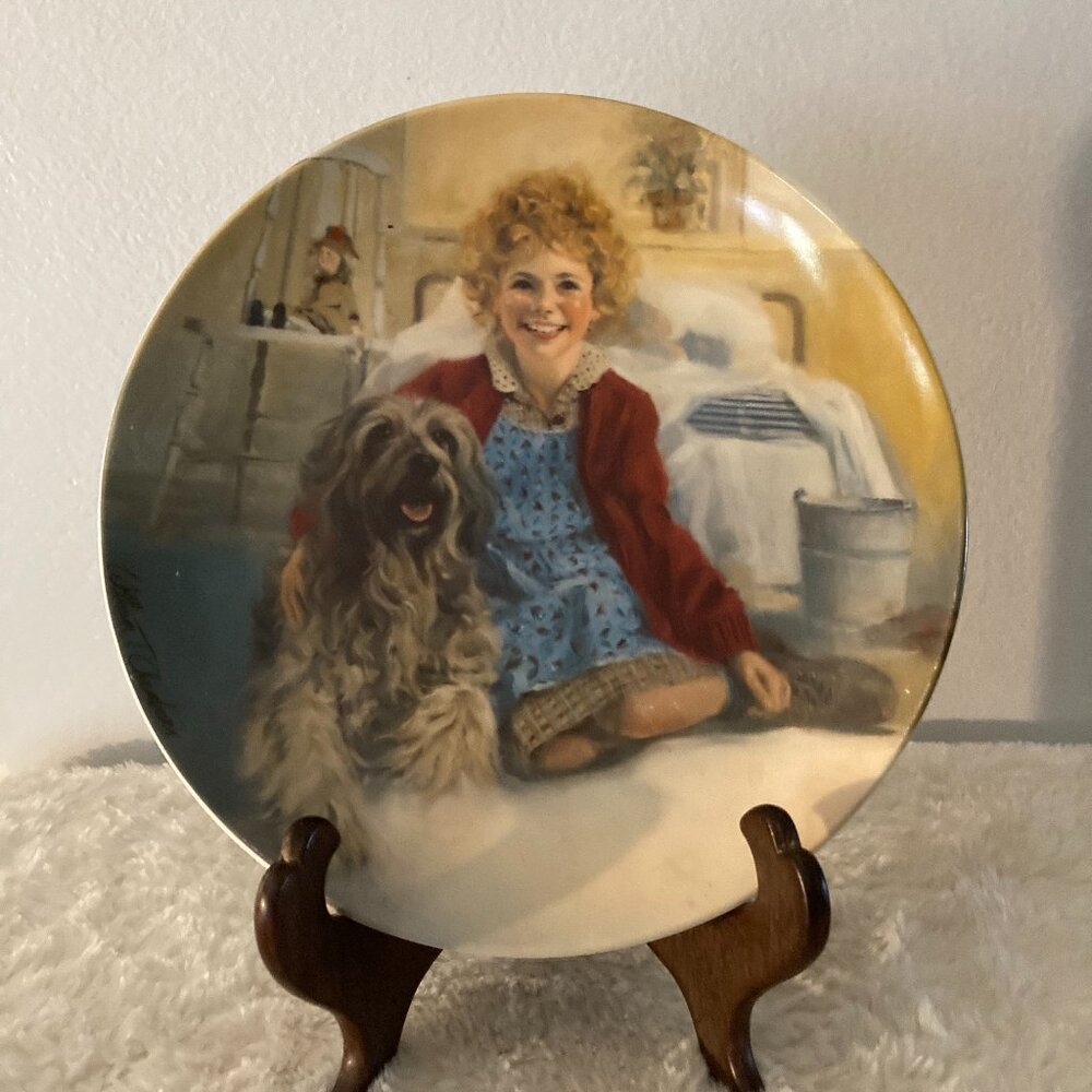 Edwin M. Knowles "Annie & Sandy" 8-1/2" Collectors Plate